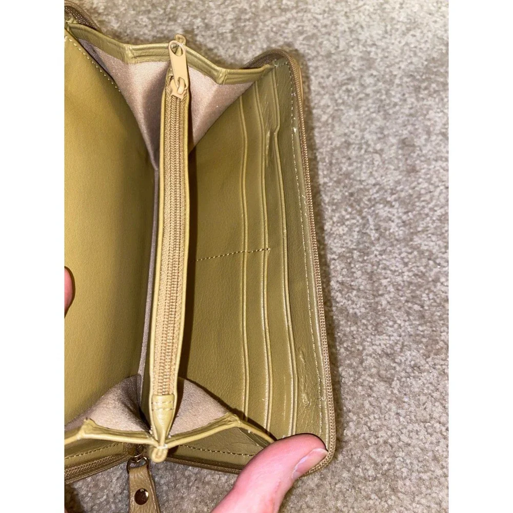 Stone Mountain Pebble Grain Leather Wallet NWOT